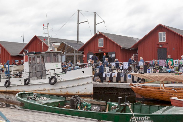 Västra Kajen Camping & Gästhamn köpte en gammal bogserbåt från Luleå i 2020 som nu ligger i hamnen. Vad heter båten?